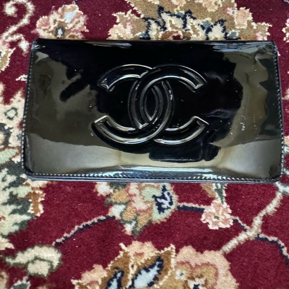 Chanel Camellia Wallet - Picture 4 of 15